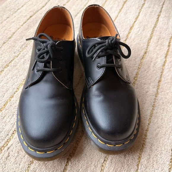 Smooth Leather Dr Martens Oxfords - Picture 1 of 4